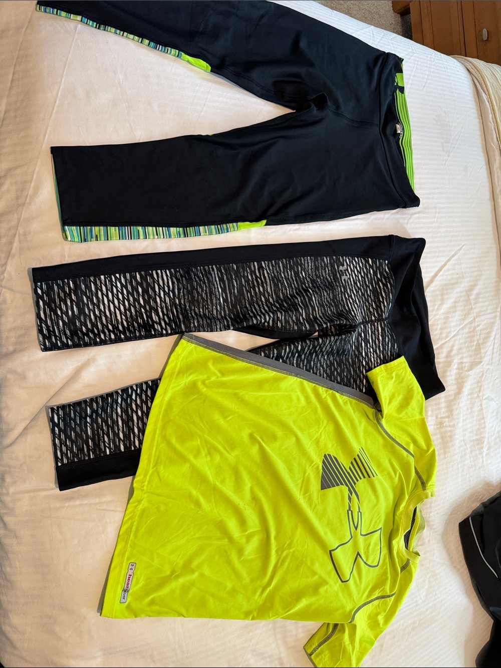 Women’sUnder Armour Neon Yellow Short Sleeve Top with Black & Patterned Leggings